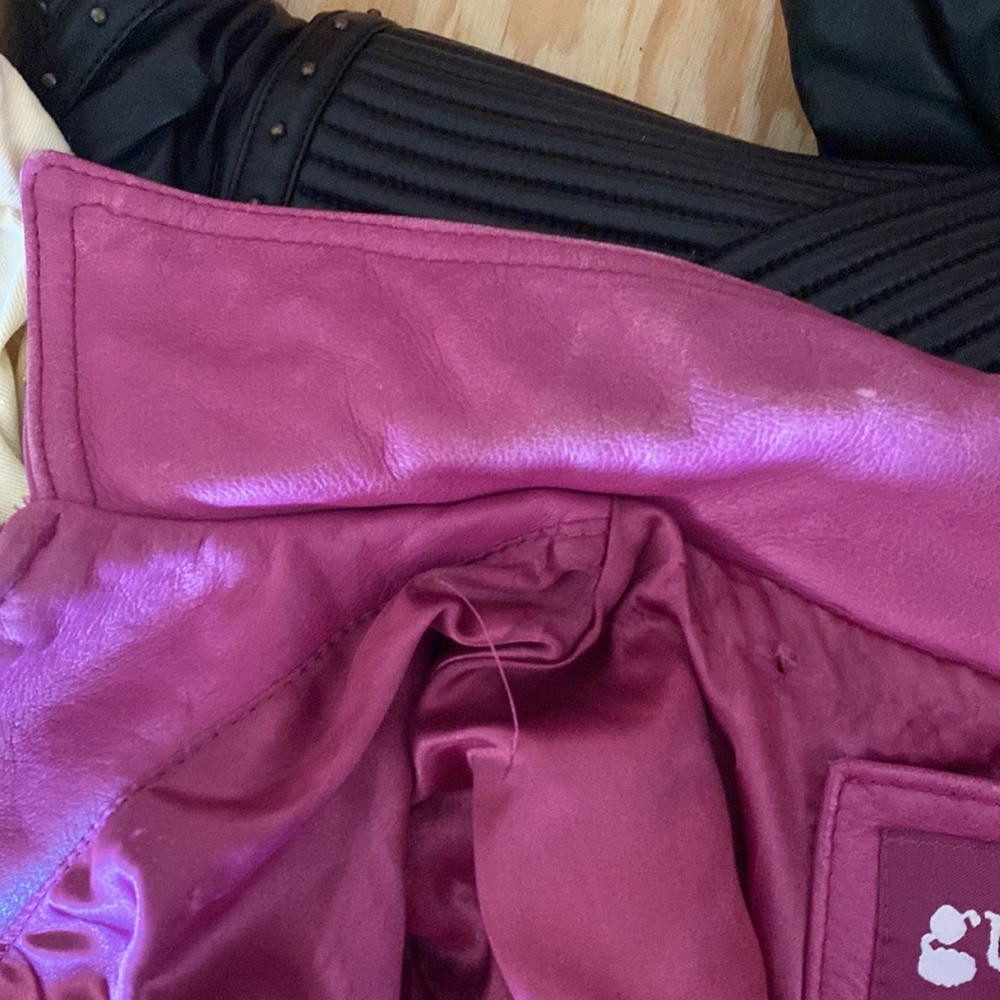 Vintage Guess Leather Jacket! - Picture 9 of 9